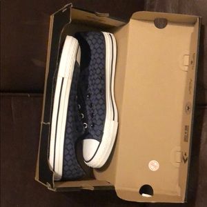Unisex converse new in box